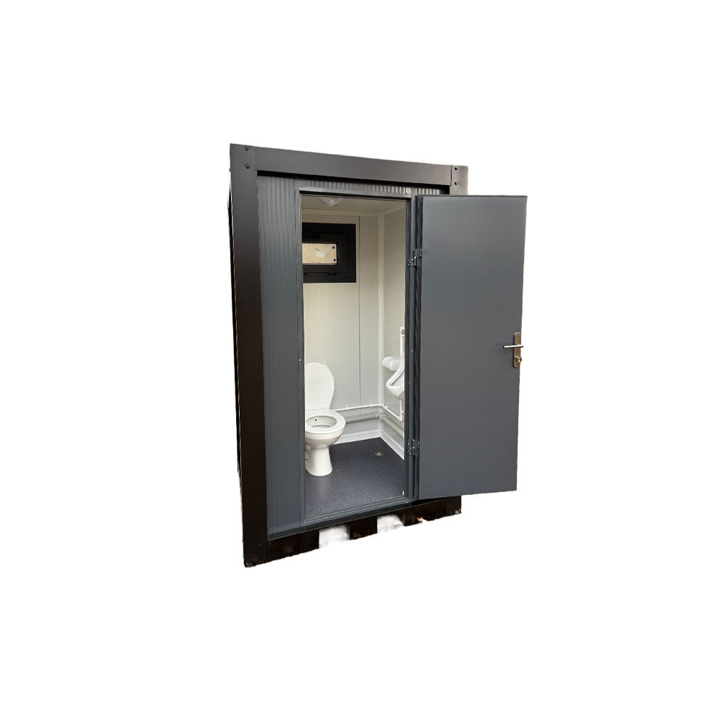 Open deur van een urinoir met toiletunit.